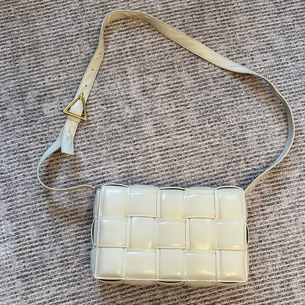 Elegant White Woven Shoulder Bag